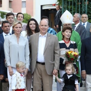 Gareth Wittstock, Jean Leonard de Massy, la princesse Charlène de Monaco avec le prince Jacques de Monaco, Mélanie de Massy, le prince Albert II de Monaco avec la princesse Gabriella de Monaco, la baronne Elisabeth Ann de Massy, Monseigneur Barsi, Georges Marsan (Maire de Monaco) - Traditionnel Pique-nique des Monégasques dans les jardins du parc Princesse Antoinette à Monaco, le 31 août 2018. La famille a assisté à une danse folklorique animée par le groupe "La Paladienne". © Jean-Charles Vinaj / PRM / Bestimage