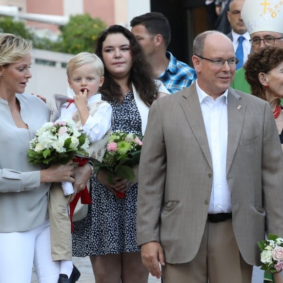 La princesse Charlène de Monaco avec le prince Jacques de Monaco, Mélanie de Massy, le prince Albert II de Monaco avec la princesse Gabriella de Monaco, la baronne Elisabeth Ann de Massy, Georges Marsan (Maire de Monaco) - Traditionnel Pique-nique des Monégasques dans les jardins du parc Princesse Antoinette à Monaco, le 31 août 2018. La famille a assisté à une danse folklorique animée par le groupe "La Paladienne". © Jean-Charles Vinaj / PRM / Bestimage