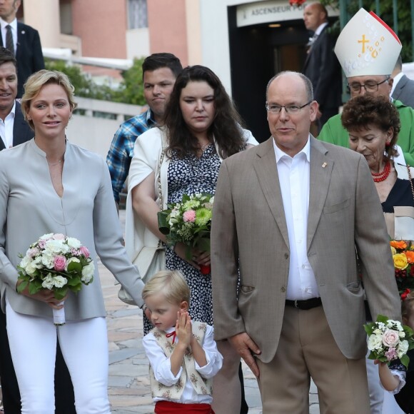 Gareth Wittstock et Sean Wittstock (frères de la Princesse Charlène de Monaco), Jean Leonard de Massy, son fils Melchior, la princesse Charlène de Monaco avec le prince Jacques de Monaco, Mélanie de Massy, le prince Albert II de Monaco avec la princesse Gabriella de Monaco, la baronne Elisabeth Ann de Massy, Georges Marsan (Maire de Monaco) - Traditionnel Pique-nique des Monégasques dans les jardins du parc Princesse Antoinette à Monaco, le 31 août 2018. La famille a assisté à une danse folklorique animée par le groupe "La Paladienne". © Jean-Charles Vinaj / PRM / Bestimage