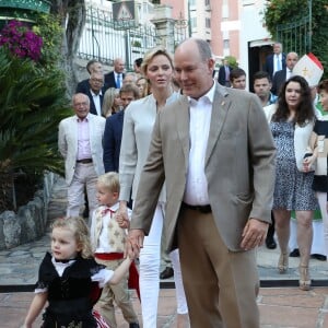 La princesse Charlène de Monaco et le prince Albert II de Monaco avec leurs enfants le prince Jacques de Monaco et la princesse Gabriella de Monaco, Mélanie de Massy - Traditionnel Pique-nique des Monégasques dans les jardins du parc Princesse Antoinette à Monaco, le 31 août 2018. La famille a assisté à une danse folklorique animée par le groupe "La Paladienne". © Jean-Charles Vinaj / PRM / Bestimage