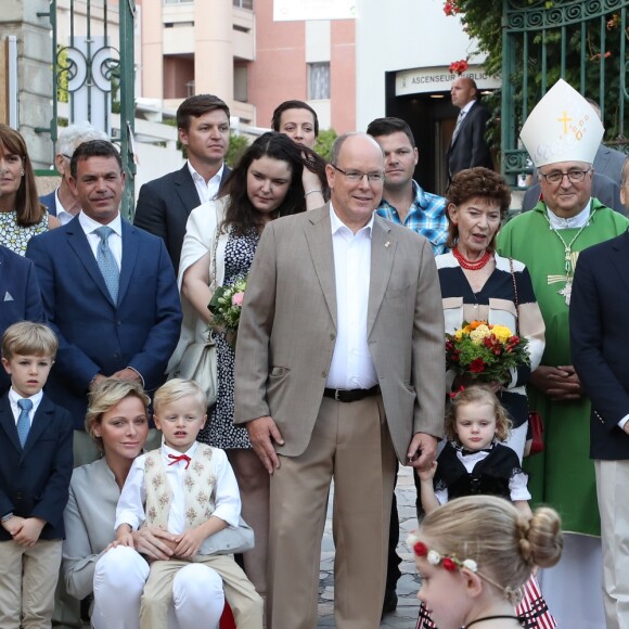 Gareth Wittstock et Sean Wittstock (frères de la Princesse Charlène de Monaco), Jean Leonard de Massy, son fils Melchior, la princesse Charlène de Monaco avec le prince Jacques de Monaco, Mélanie de Massy, le prince Albert II de Monaco avec la princesse Gabriella de Monaco, la baronne Elisabeth Ann de Massy, Monseigneur Barsi, Georges Marsan (Maire de Monaco) - Traditionnel Pique-nique des Monégasques dans les jardins du parc Princesse Antoinette à Monaco, le 31 août 2018. La famille a assisté à une danse folklorique animée par le groupe "La Paladienne". © Jean-Charles Vinaj / PRM / Bestimage