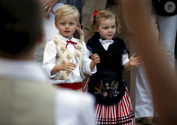 Le prince Jacques de Monaco et la princesse Gabriella de Monaco - Traditionnel Pique-nique des Monégasques dans les jardins du parc Princesse Antoinette à Monaco, le 31 août 2018. La famille a assisté à une danse folklorique animée par le groupe "La Paladienne". © Jean-François Ottonello / Nice Matin / Bestimage