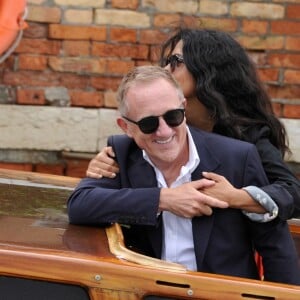 Salma Hayek et son mari François-Henri Pinault prennent un taxi boat à Venise lors du 75ème festival du film, la Mostra le 31 août 2018.