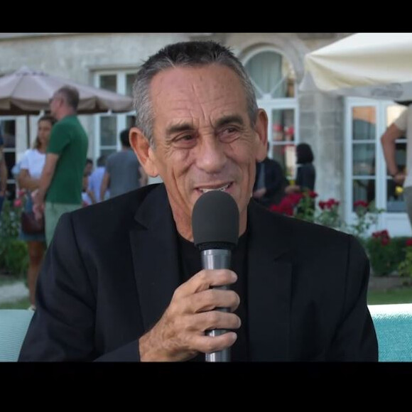 Thierry Ardisson répond à une interview pour TV5 Monde