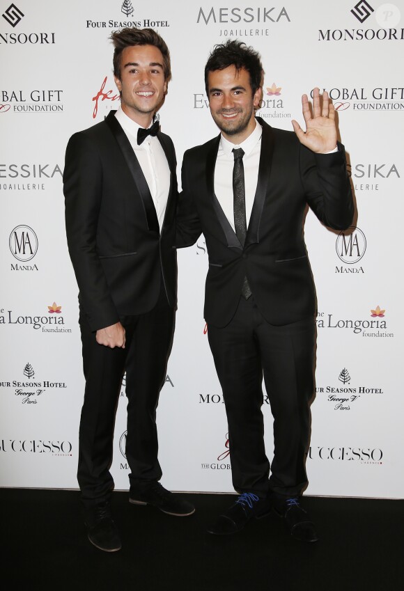 Alex Goude et son mari Romain - Photocall au Dîner du Global Gift Gala au profit de L'Unicef France Frimousses de Créateurs, de The Global Gift Foundation et The Eva Longoria Foundation, organisé au Four Seasons Hôtel George V à Paris, le 25 mai 2015.