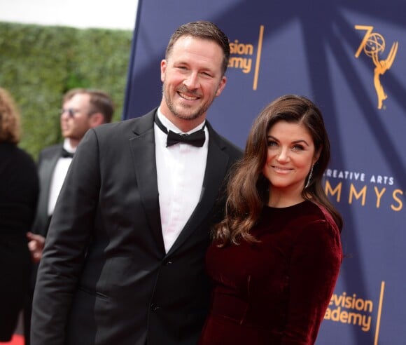 Brady Smith et sa femme Tiffani Thiessen aux Primetime Creative Arts Emmy Awards au Microsoft Theater à Los Angeles, le 9 septembre 2018.
