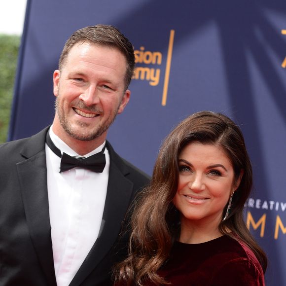 Brady Smith et sa femme Tiffani Thiessen aux Primetime Creative Arts Emmy Awards au Microsoft Theater à Los Angeles, le 9 septembre 2018.