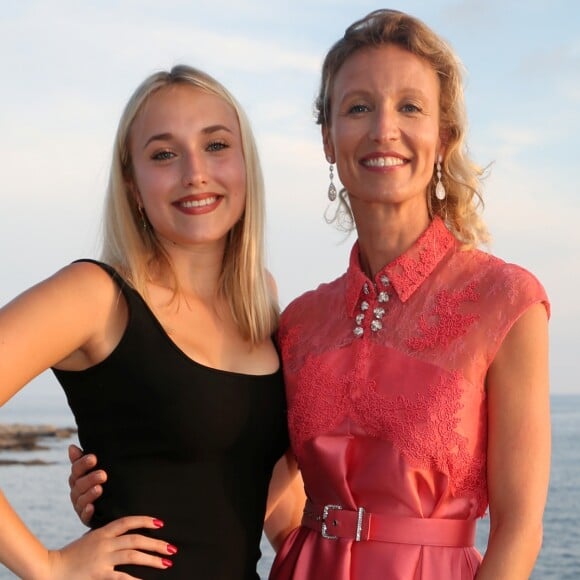 Exclusif - Alexandra Lamy et sa fille Chloé Jouannet - 6ème gala annuel de l'unité d'Antibes Juan les Pins, Vallauris, Golfe Juan, de la Croix Rouge française dans le cadre du prestigieux hôtel Eden Roc au Cap d'Antibes, le 2 juin 2018. © Franck Fernandes / Nice Matin / Bestimage