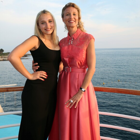 Exclusif - Alexandra Lamy et sa fille Chloé Jouannet - 6ème gala annuel de l'unité d'Antibes Juan les Pins, Vallauris, Golfe Juan, de la Croix Rouge française dans le cadre du prestigieux hôtel Eden Roc au Cap d'Antibes, le 2 juin 2018. © Franck Fernandes / Nice Matin / Bestimage