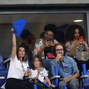 Élodie Bouchez, son mari Thomas Bangalter (groupe Daft Punk), leur fils Roxan et Alicia Aylies (Miss France 2017) dans les tribunes lors de la Ligue des nations opposant la France aux Pays-Bas, au Stade de France, à Saint-Denis, Seine Saint-Denis, France, le 9 septembre 2018. La France a gagné 2-1. © Cyril Moreau/Bestimage