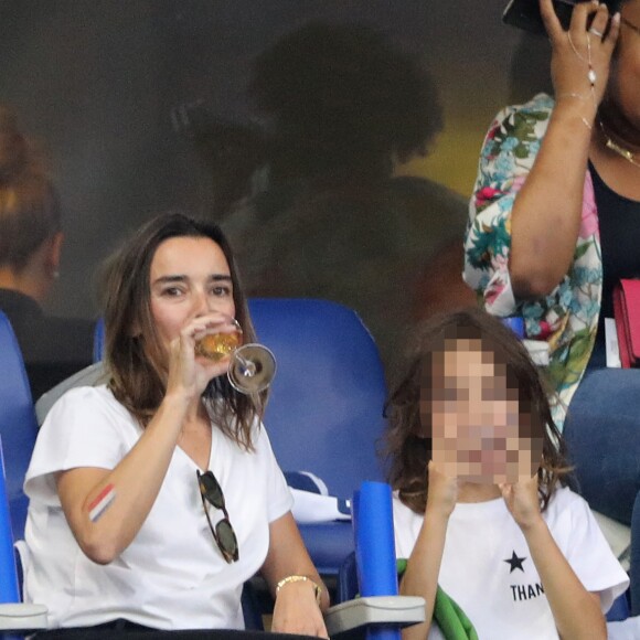 Élodie Bouchez et son fils Roxan dans les tribunes lors de la Ligue des nations opposant la France aux Pays-Bas, au Stade de France, à Saint-Denis, Seine Saint-Denis, France, le 9 septembre 2018. La France a gagné 2-1. © Cyril Moreau/Bestimage