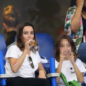 Élodie Bouchez et son fils Roxan dans les tribunes lors de la Ligue des nations opposant la France aux Pays-Bas, au Stade de France, à Saint-Denis, Seine Saint-Denis, France, le 9 septembre 2018. La France a gagné 2-1. © Cyril Moreau/Bestimage