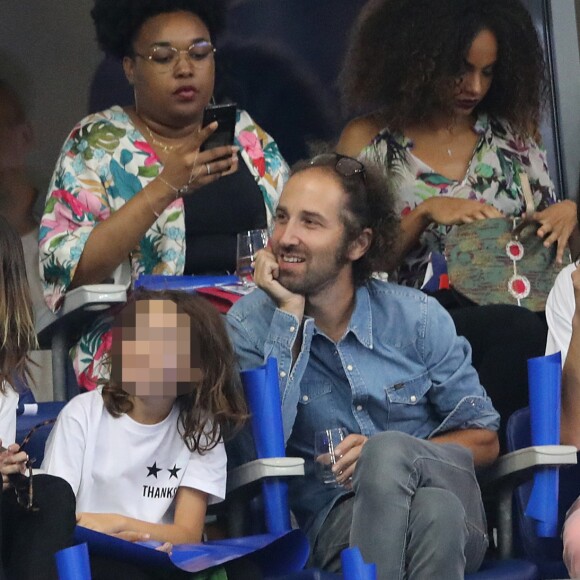 Élodie Bouchez, son mari Thomas Bangalter (groupe Daft Punk), leur fils Roxan et Tara-Jay et Alicia Aylies (Miss France 2017) dans les tribunes lors de la Ligue des nations opposant la France aux Pays-Bas, au Stade de France, à Saint-Denis, Seine Saint-Denis, France, le 9 septembre 2018. La France a gagné 2-1. © Cyril Moreau/Bestimage