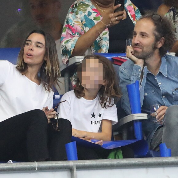 Élodie Bouchez, son mari Thomas Bangalter (groupe Daft Punk), leur fils Roxan et Alicia Aylies (Miss France 2017) dans les tribunes lors de la Ligue des nations opposant la France aux Pays-Bas, au Stade de France, à Saint-Denis, Seine Saint-Denis, France, le 9 septembre 2018. La France a gagné 2-1. © Cyril Moreau/Bestimage
