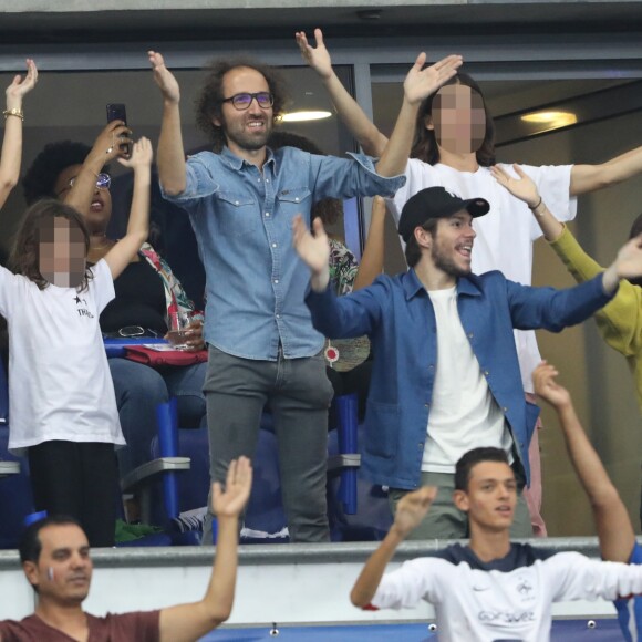 Élodie Bouchez, son mari Thomas Bangalter (groupe Daft Punk), leur fils Roxan et Tara-Jay, François Civil et Joséphine Japy dans les tribunes lors de la Ligue des nations opposant la France aux Pays-Bas, au Stade de France, à Saint-Denis, Seine Saint-Denis, France, le 9 septembre 2018. La France a gagné 2-1. © Cyril Moreau/Bestimage