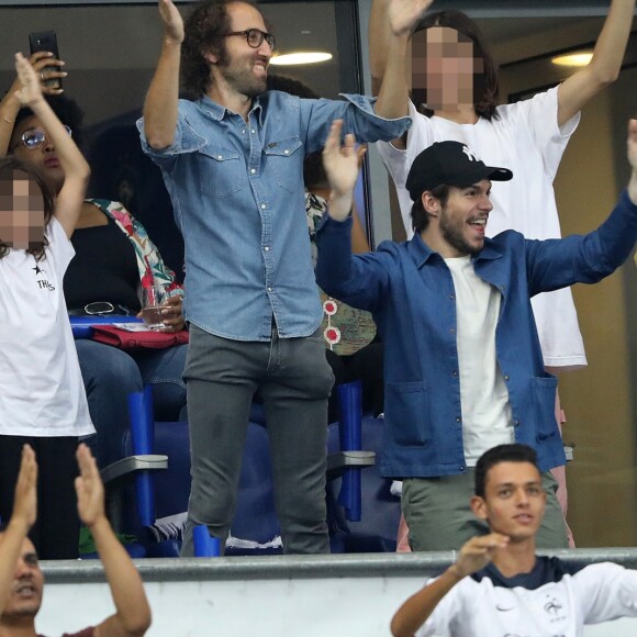 Élodie Bouchez, son mari Thomas Bangalter (groupe Daft Punk), leur fils Roxan et Tara-Jay, François Civil et Joséphine Japy dans les tribunes lors de la Ligue des nations opposant la France aux Pays-Bas, au Stade de France, à Saint-Denis, Seine Saint-Denis, France, le 9 septembre 2018. La France a gagné 2-1. © Cyril Moreau/Bestimage