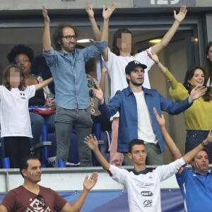 Élodie Bouchez, son mari Thomas Bangalter (groupe Daft Punk), leur fils Roxan et Tara-Jay, François Civil et Joséphine Japy dans les tribunes lors de la Ligue des nations opposant la France aux Pays-Bas, au Stade de France, à Saint-Denis, Seine Saint-Denis, France, le 9 septembre 2018. La France a gagné 2-1. © Cyril Moreau/Bestimage