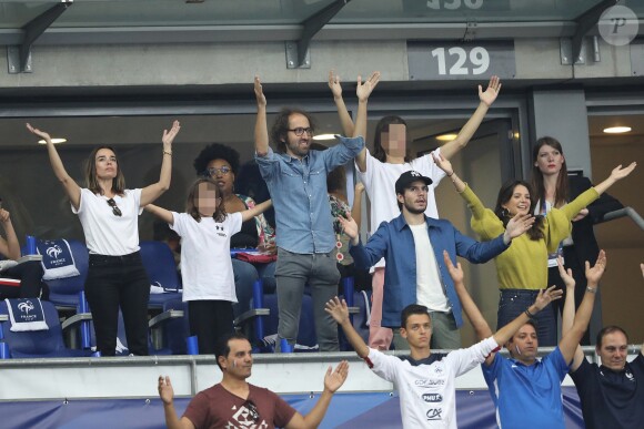 Élodie Bouchez, son mari Thomas Bangalter (groupe Daft Punk), leur fils Roxan et Tara-Jay, François Civil et Joséphine Japy dans les tribunes lors de la Ligue des nations opposant la France aux Pays-Bas, au Stade de France, à Saint-Denis, Seine Saint-Denis, France, le 9 septembre 2018. La France a gagné 2-1. © Cyril Moreau/Bestimage