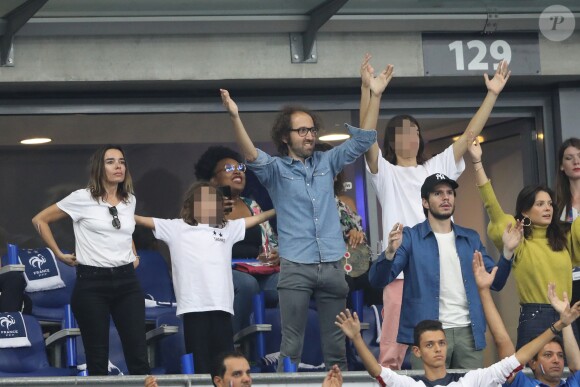 Élodie Bouchez, son mari Thomas Bangalter (groupe Daft Punk), leur fils Roxan et Tara-Jay, François Civil et Joséphine Japy dans les tribunes lors de la Ligue des nations opposant la France aux Pays-Bas, au Stade de France, à Saint-Denis, Seine Saint-Denis, France, le 9 septembre 2018. La France a gagné 2-1. © Cyril Moreau/Bestimage