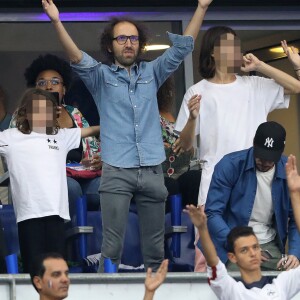 Élodie Bouchez, son mari Thomas Bangalter (groupe Daft Punk), leur fils Roxan et Tara-Jay, François Civil et Joséphine Japy dans les tribunes lors de la Ligue des nations opposant la France aux Pays-Bas, au Stade de France, à Saint-Denis, Seine Saint-Denis, France, le 9 septembre 2018. La France a gagné 2-1. © Cyril Moreau/Bestimage