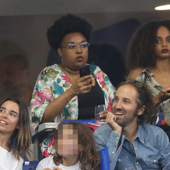 Élodie Bouchez, son mari Thomas Bangalter (groupe Daft Punk), leur fils Roxan et Tara-Jay, Alicia Aylies (Miss France 2017), la chanteuse Jain (Jeanne Galice) et François Civil dans les tribunes lors de la Ligue des nations opposant la France aux Pays-Bas, au Stade de France, à Saint-Denis, Seine Saint-Denis, France, le 9 septembre 2018. La France a gagné 2-1. © Cyril Moreau/Bestimage