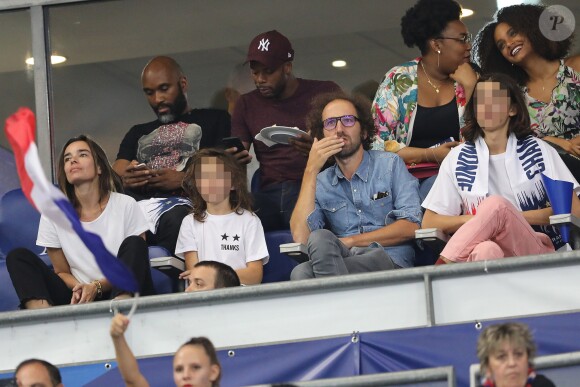 Sylvain Wiltord, Élodie Bouchez, son mari Thomas Bangalter (groupe Daft Punk), leur fils Roxan et Tara-Jay et Alicia Aylies (Miss France 2017) dans les tribunes lors de la Ligue des nations opposant la France aux Pays-Bas, au Stade de France, à Saint-Denis, Seine Saint-Denis, France, le 9 septembre 2018. La France a gagné 2-1. © Cyril Moreau/Bestimage