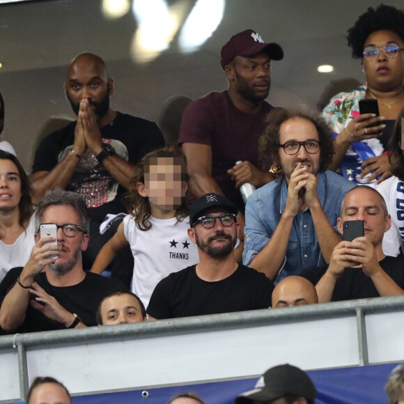 Sylvain Wiltord, Élodie Bouchez, son mari Thomas Bangalter (groupe Daft Punk), leur fils Roxan et Tara-Jay, Jean-Luc Lemoine et Cartman (aka Sébastien Patoche, de son vrai nom Nicolas-Bonaventure Ciattoni) dans les tribunes lors de la Ligue des nations opposant la France aux Pays-Bas, au Stade de France, à Saint-Denis, Seine Saint-Denis, France, le 9 septembre 2018. La France a gagné 2-1. © Cyril Moreau/Bestimage