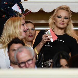 Exclusif - Pamela Anderson, l'actrice et modèle américaine, est venue encourager son fiancé Adil Rami, le défenseur marseillais, durant la rencontre de football de Ligue 1 Conforama entre Monaco et Marseille au stade Louis II le 2 septembre 2018. Les marseillais ont battu l'équipe de la Principauté par 3 buts à 2. © Bruno Bebert/Bestimage