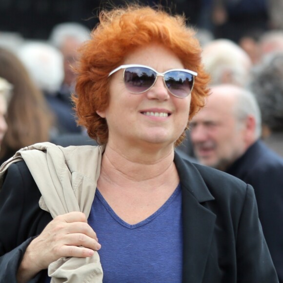 Véronique Genest - Obsèques de Pierre Grimblat au crématorium du Cimetière du Père-Lachaise à Paris le 7 juin 2016.