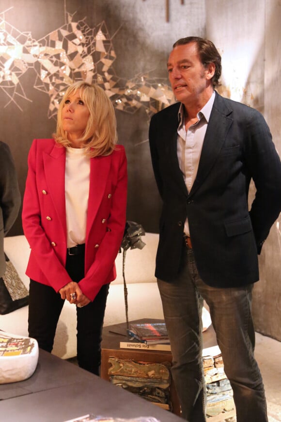 Brigitte Macron - Visite de l'exposition Brut et Précieux, à la Compagnie des Philanthropes à Paris, le jeudi 13 septembre 2018. Ici : Brigitte Macron, Thierry Lemaire.