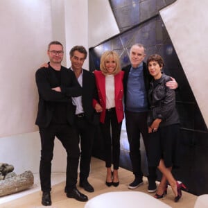 Brigitte Macron - Visite de l'exposition Brut et Précieux, à la Compagnie des Philanthropes à Paris, le jeudi 13 septembre 2018. Ici : Cédric Saint André Perrin, Michel Bismut, Brigitte Macron, Daniel Bismut, Marie Kalt.