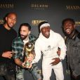 Steven Nzonzi, Adil Rami, Paul Pogba et Samuel Umtiti posent avec le trophée de la Coupe du monde FIFA 2018 lors de la soirée Maxim Hot 100 Experience au Hollywood Palladium à Los Angeles, le 21 juillet 2018.