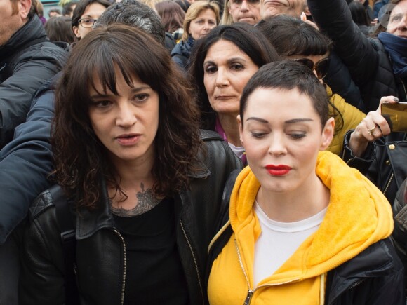 Les actrices Asia Argento et Rose McGowan lors de la marche "Women's WeToo WeToogether" pour la journée internationale des droits des femmes à Rome. Le 8 mars 2018