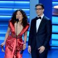 Sandra Oh et Andy Samberg remettent un prix aux 70e Primetime Emmy Awards à Los Angeles, le 17 septembre 2018.
