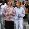 Justin Bieber et sa fiancée Hailey Baldwin se baladent en touriste dans la rue à Londres le 18 septembre 2018.