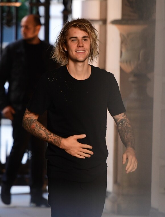 Justin Bieber sort de son hôtel à Londres le 18 septembre 2018.