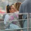 Justin Bieber et sa fiancée Hailey Baldwin s'embrassent dans la file d'attente de la grande roue de Londres, le London Eye le 18 septembre 2018.