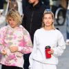 Justin Bieber et sa fiancée Hailey Baldwin se baladent en touriste dans la rue à Londres le 18 septembre 2018.