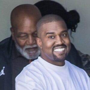 Exclusif - Kanye West reçoit de la visite dans ses studios à Calabasas, le 25 aout 2018.