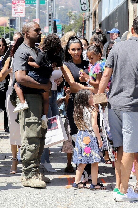 Kim Kardashian avec son mari Kanye West et leurs enfants Saint West et North West - Les Kardashians sont allés déjeuner avec leurs enfants au restaurant Carousel à Los Angeles, le 13 juillet 2018