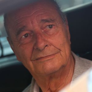 Jacques Chirac dans sa voiture à Saint-Tropez le 6 août 2012.