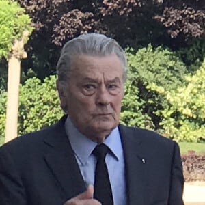 Semi-exclusif - Alain Delon - Obsèques du professeur Christian Cabrol en la chapelle de l'hôpital de la Pitié-Salpétrière à Paris le 22 juin 2017.