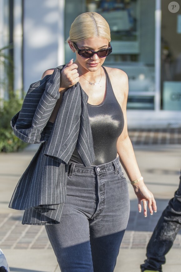 Kylie Jenner et son compagnon Travis Scott sont allés faire du shopping à la bijouterie Polacheck à Calabasas, le 13 août 2018.