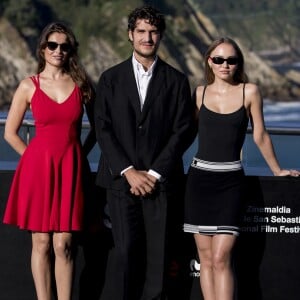 Louis Garrel, Laetitia Casta et Lily-Rose Depp au photocall de "L'homme Fidèle" au 66ème Festival du Film de Saint-Sébastien, le 22 septembre 2018.