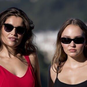 Laetitia Casta et Lily-Rose Depp au photocall de "L'homme Fidèle" au 66ème Festival du Film de Saint-Sébastien, le 22 septembre 2018.