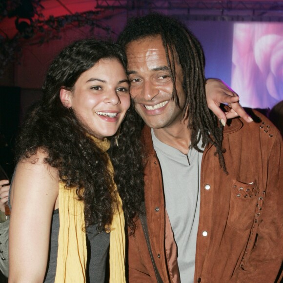 Yelena Noah et son papa Yannick - Générale du spectacle "Saltimbanco" du Cirque du soleil à Boulogne-Billancourt, le 7 mai 2005.