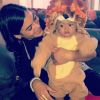 Yelena Noah pose avec son fils déguisé en lion pour Halloween sur Instangram le 31 octobre 2017.