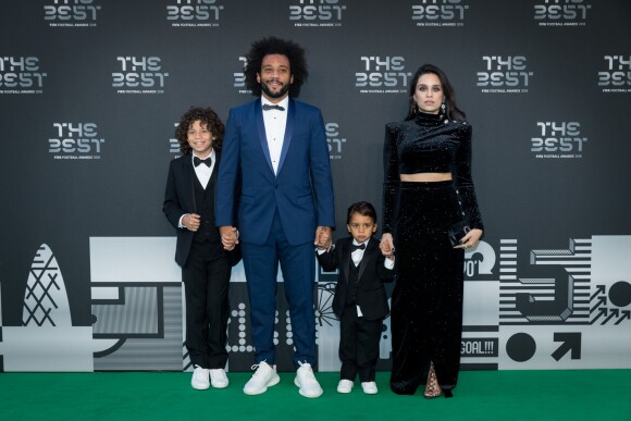 Marcelo, sa femme Clarisse Alves et leurs fils Enzo et Liam lors de la cérémonie des Best Fifa Awards 2018 au Royal Festival Hall à Londres, le 25 septembre 2018. © Cyril Moreau/Bestimage