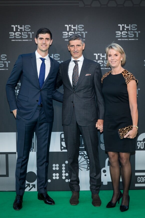 Thibaut Courtois avec ses parents Thierry et Gitte lors de la cérémonie des Best Fifa Awards 2018 au Royal Festival Hall à Londres, le 25 septembre 2018. © Cyril Moreau/Bestimage