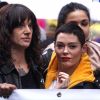 Asia Argento et Rose McGowan lors de la marche "Women's WeToo WeToogether" pour la journée internationale des droits des femmes à Rome, le 8 mars 2018.